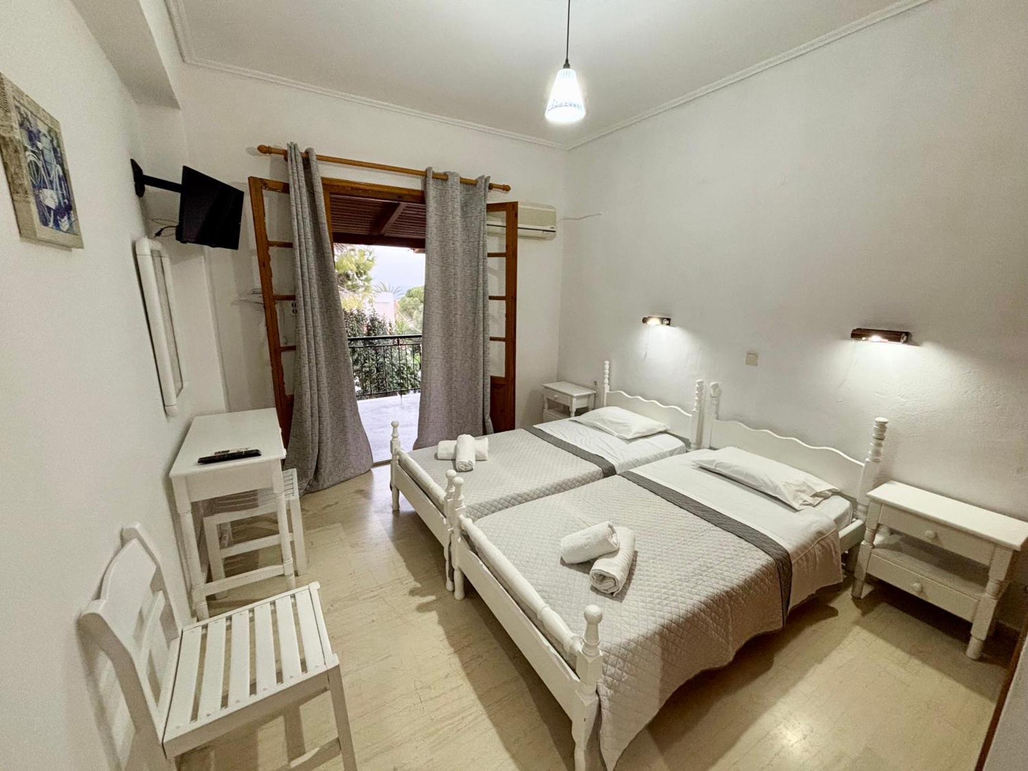 Athina Apartments Argassi Exteriör bild